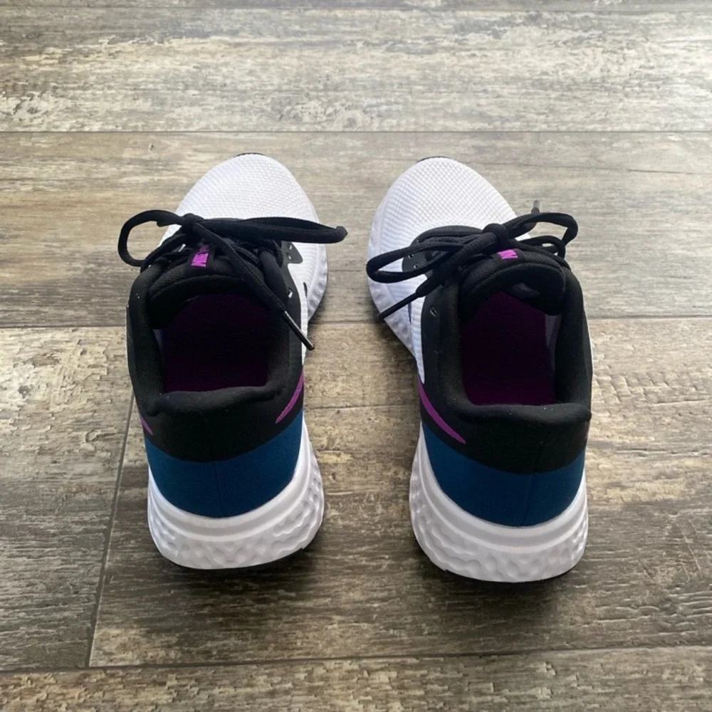 Nike Women's Black and White Running Shoes Size 8.5 - Picture 3 of 7